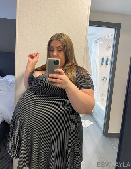 垂れ乳オンリーファンズ アートヌード 画像