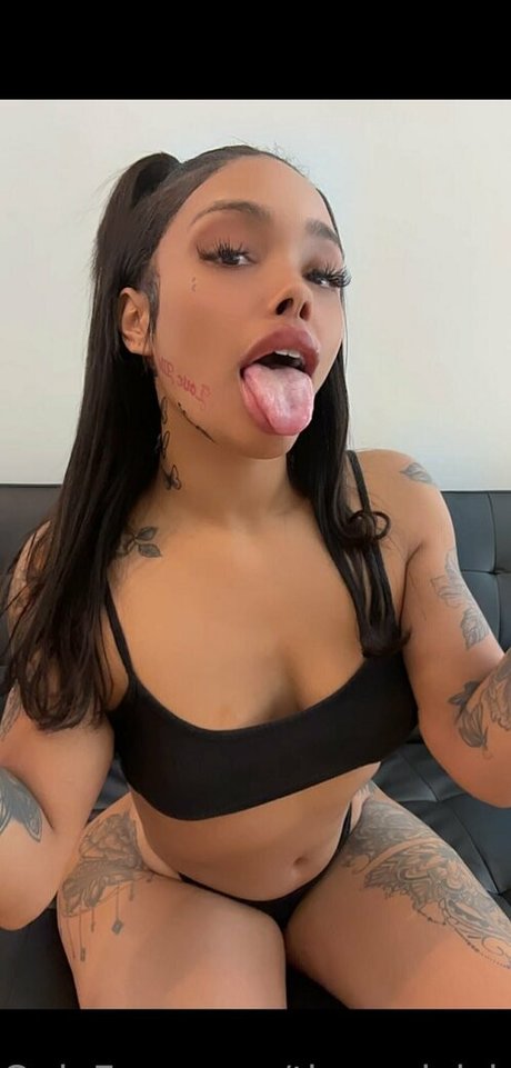 therealvickyy ポルノモデル 写真