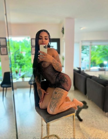 therealvickyy 裸モデル 写真