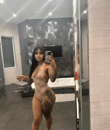 therealvickyy 素敵なモデル 写真