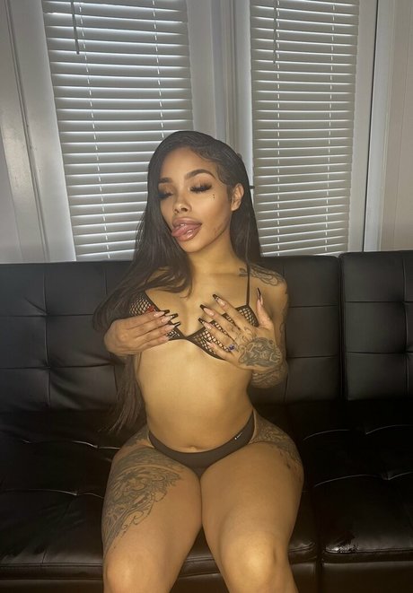 therealvickyy 美しいスター 写真