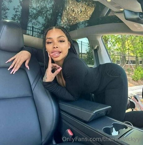 therealvickyy トップ女優 画像