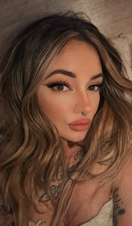 18ヌードオンリーファンズ ポルノグラフィック ギャラリー