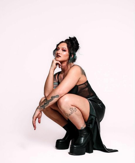 Kris Statlander ホットなモデル 写真