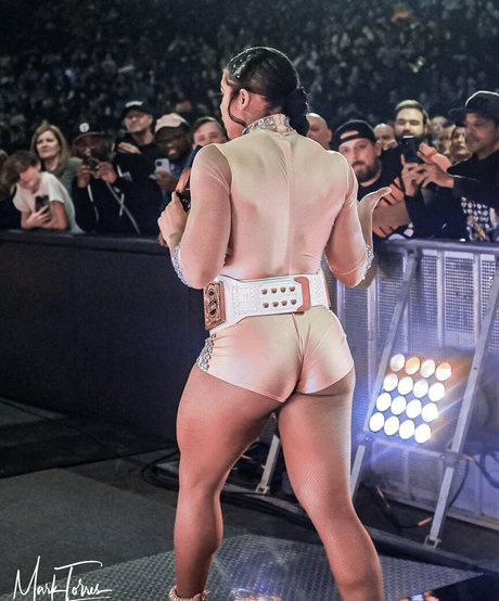 Bianca Belair ヌードモデル 画像