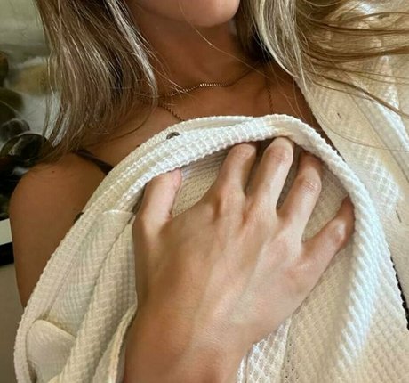 BBCシャワーオンリーファンズ セクシー裸 写真
