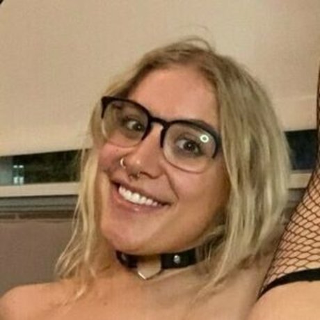 Vickie Vix top profile image