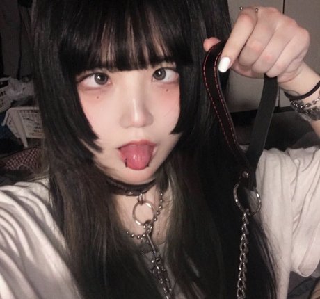 アジアンアマチュアオンリーファンズ セクシーヌード 写真