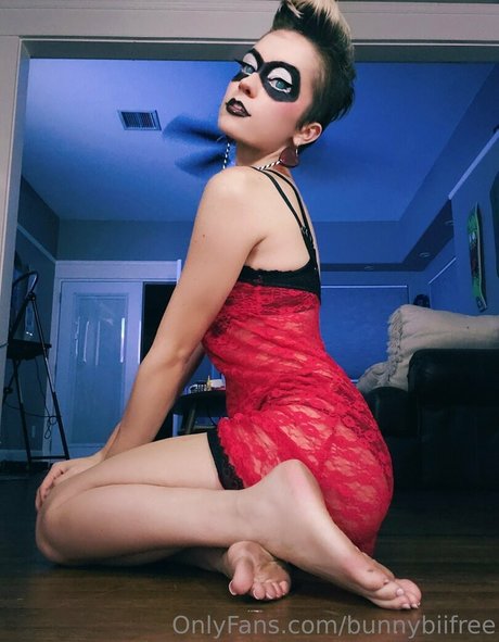bunnybiifree エロティック女優 写真