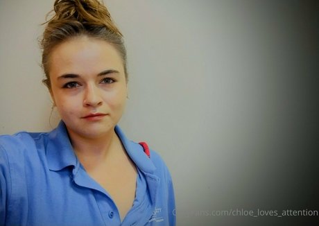 chloe loves attention トップポルノスター 写真