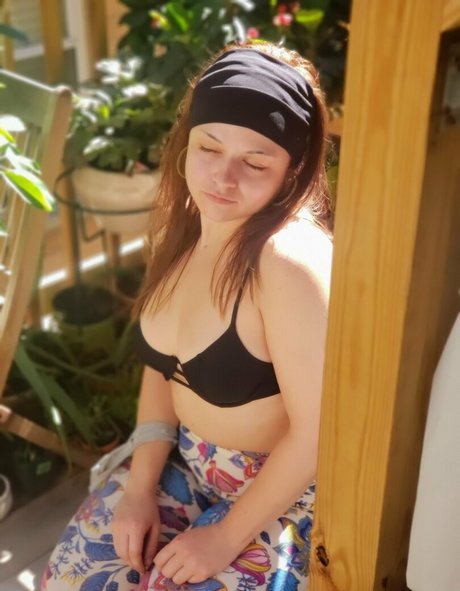 chloe loves attention ポルノスター アダルト 写真