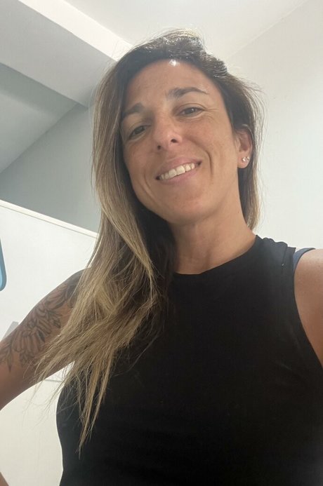 アラブの筋肉オンリーファンズ 美しい裸 写真