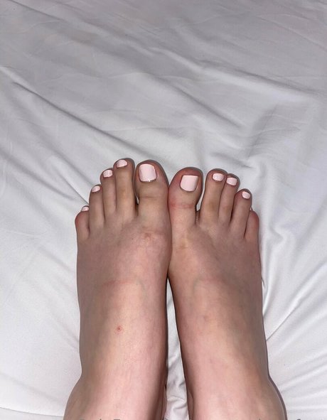 yourstrulymsfeet ポルノモデル 写真