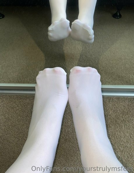 yourstrulymsfeet トップモデル 画像