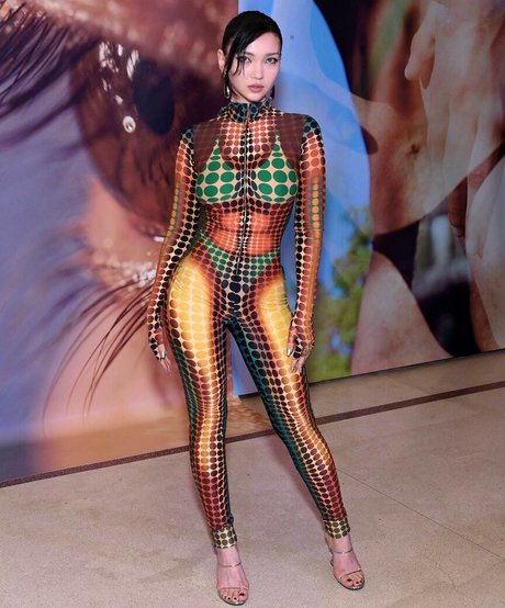 小さいペニスのオンリーファンズ セクシー 写真