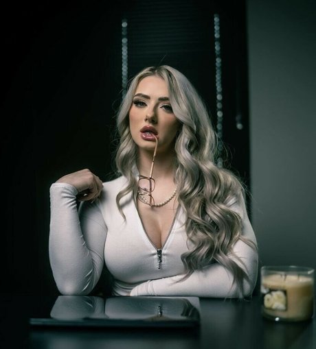 Miranda Cohen ヌードスター 写真