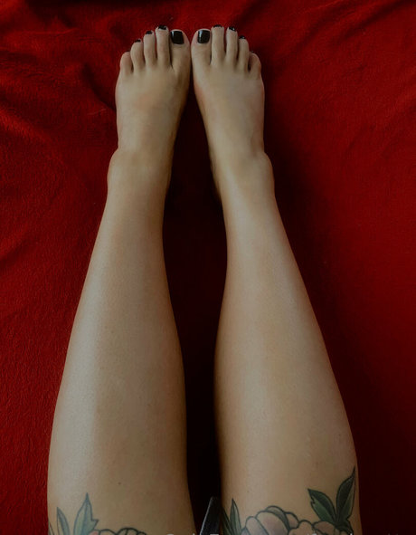 feetloretta ポルノスター アダルト 写真