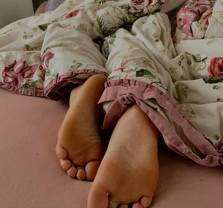 feetloretta 裸モデル 写真