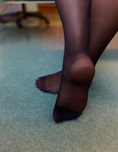 feetloretta モデル 画像