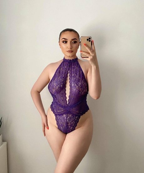 グローリーホール妻オンリーファンズ 美しい裸 画像