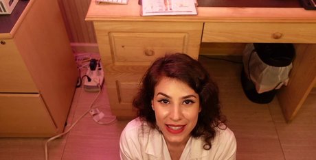 18歳のオンリーファンズ セクシーxxx 写真