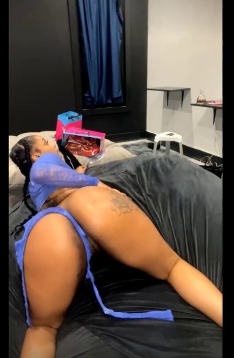 Mizz Twerksum ポルノスター 画像