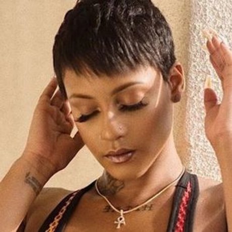 Mizz Twerksum エロティックモデル 写真