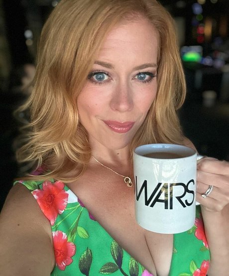 Chrissie Mayr ポルノスター エロティック 画像