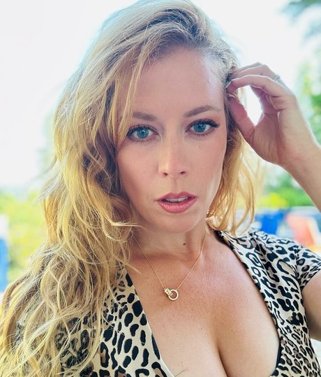 Chrissie Mayr ポルノスター セクシー ギャラリー