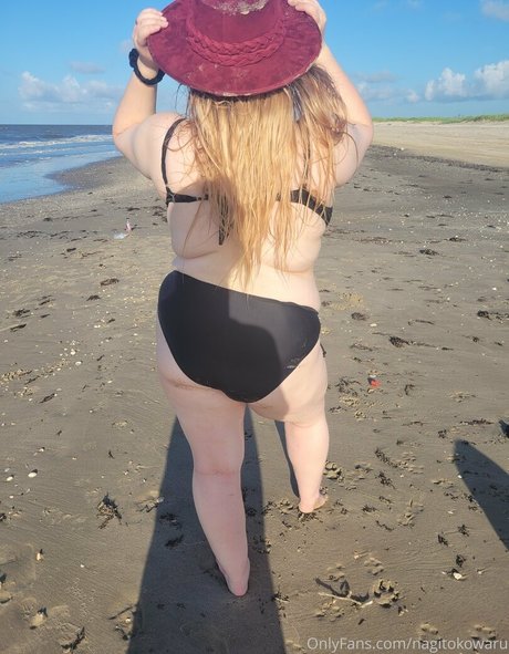 青い髪のオンリーファンズ 美しい裸 写真