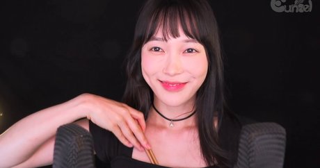 Eunzel ASMR トップポルノスター 画像
