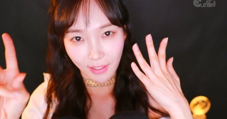 Eunzel ASMR セクシーモデル 画像