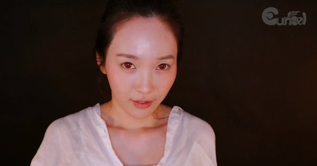 Eunzel ASMR アダルト女優 写真