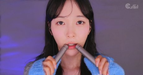 Eunzel ASMR ポルノスター 写真