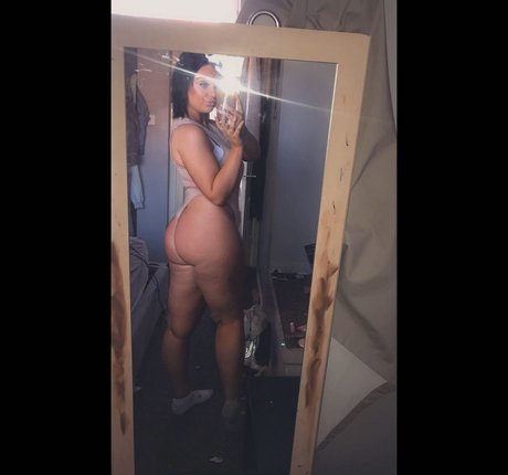 Ellise Clarke モデル 画像