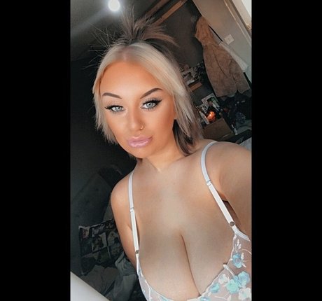 Ellise Clarke ポルノ女優 写真