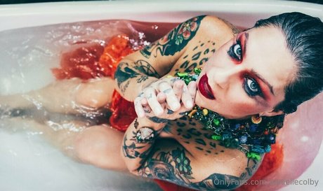 縛られたオンリーファンズ セクシーヌード 写真