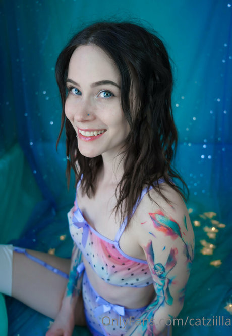 Catzilla ポルノモデル 写真