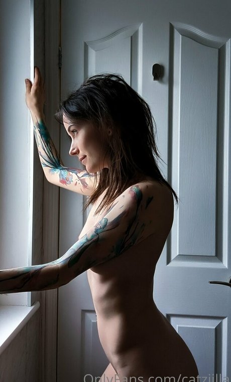 Catzilla 裸のスター 写真