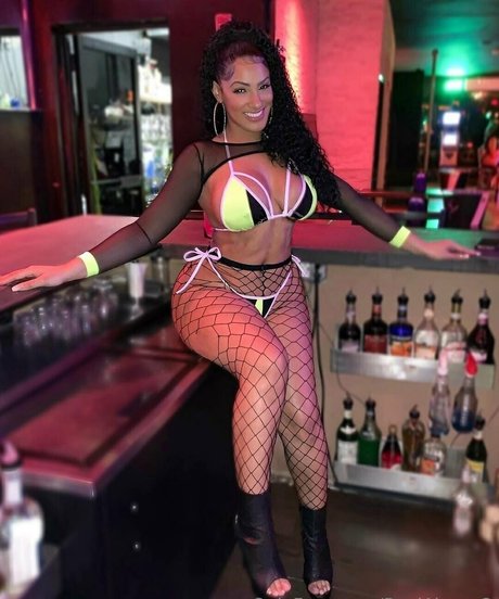 BBC フェムボーイ オンリーファンズ ヌード 画像