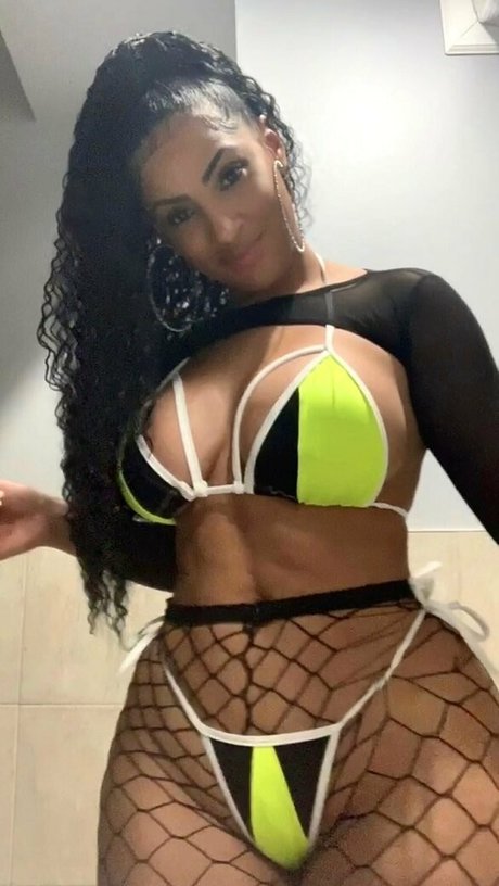 茶色の目のキティオンリーファンズ セクシー 写真