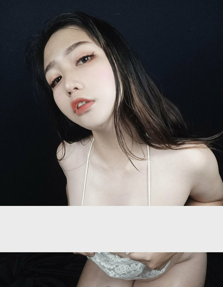 アジア人マッサージ オンリーファンズ 美しいヌード 写真