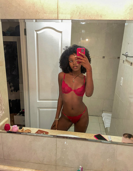 ブルネットのティーンオンリーファンズ 美しい裸 ギャラリー