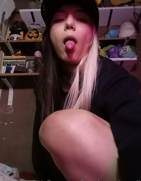 ティーンのおっぱいオンリーファンズ 美しいヌード 写真