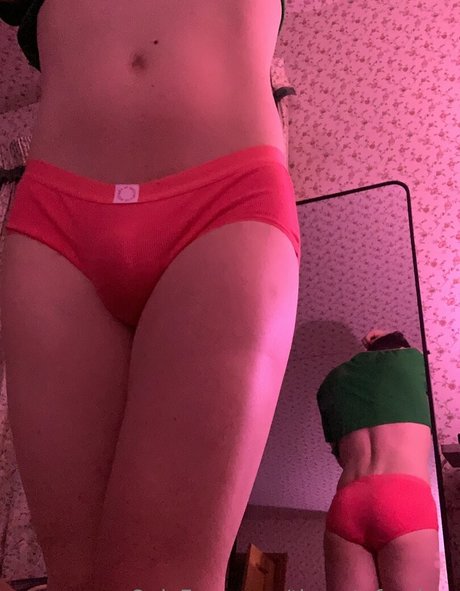 痩せた美女オンリーファンズ ホットヌード 画像