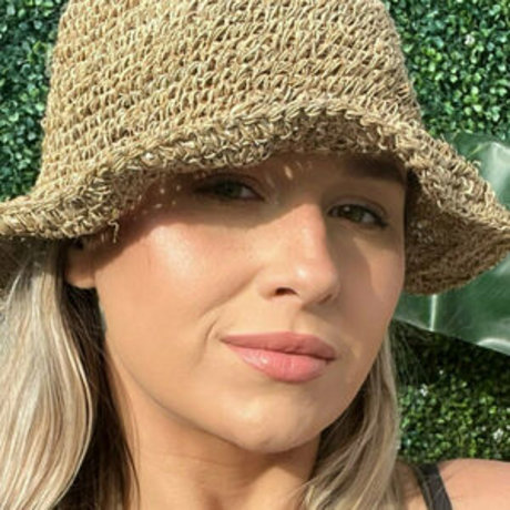 垂れ乳オンリーファンズ 裸 写真