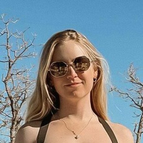 Violet Walker ホットなモデル 写真