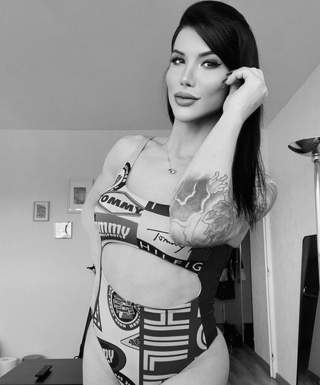 Victoria Carvalho ヌードのポルノスター 写真