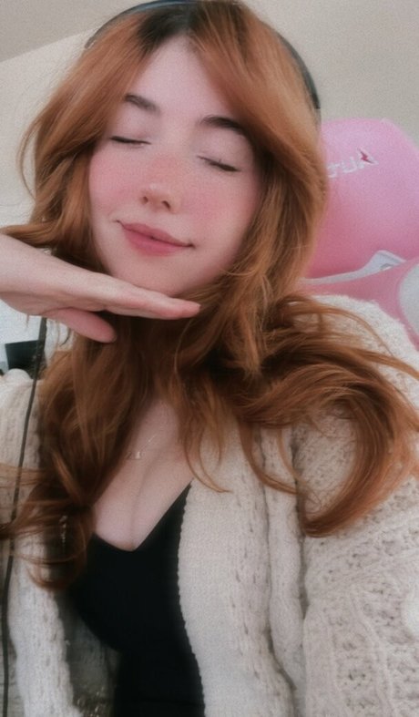 BBW 教師 オンリーファンズ ポルノ 画像