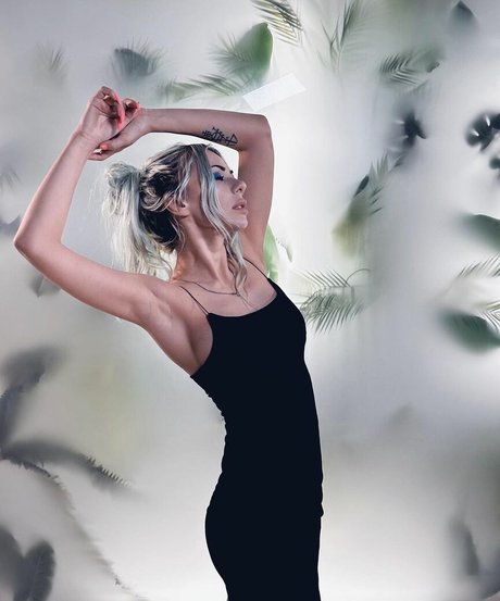 主観視点のアジア人オンリーファンズ セクシーヌード 画像